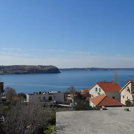 Appartamento Lovely 3 Bedroom Lemi Near