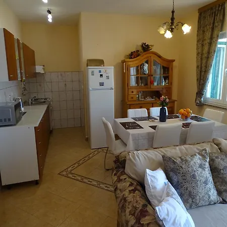 Lovely 3 Bedroom Lemi Near Appartamento *