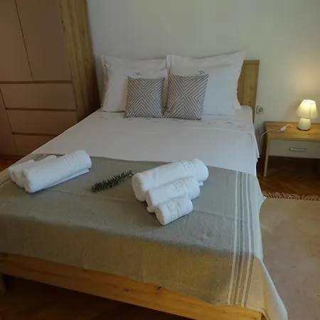 Lovely 3 Bedroom Lemi Near Apartman Rtina