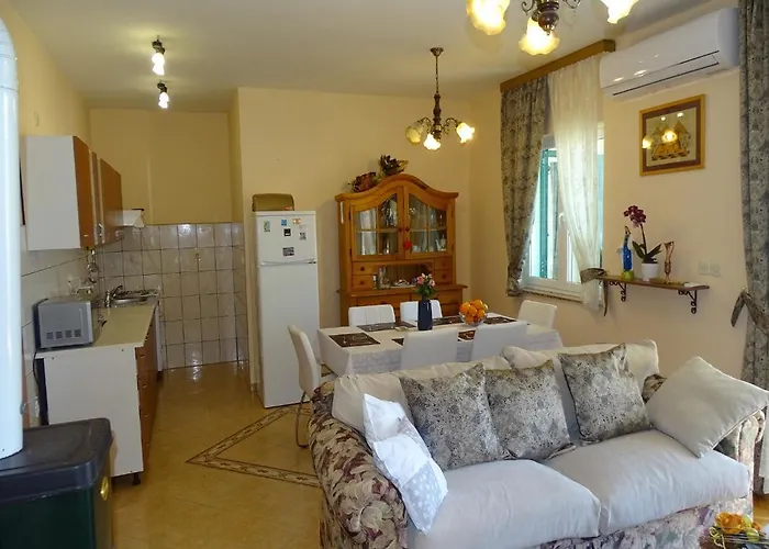 Apartmán Lovely 3 Bedroom Lemi Near *