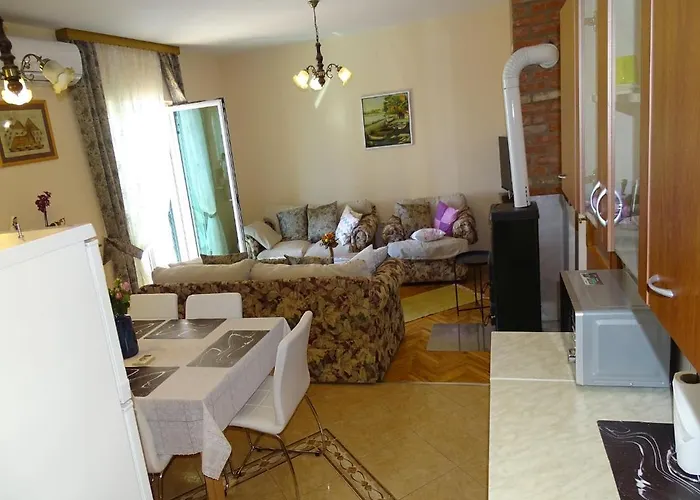 Διαμέρισμα Lovely 3 Bedroom Lemi Near