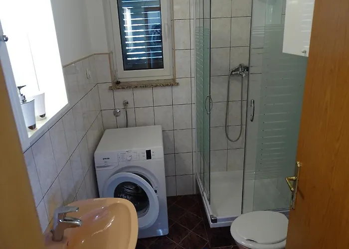 Lovely 3 Bedroom Lemi Near Apartmán