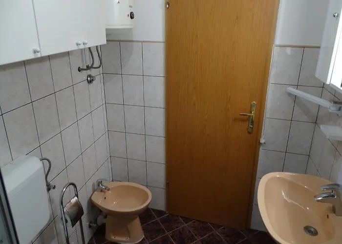 Lovely 3 Bedroom Lemi Near