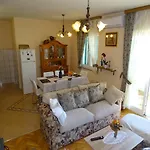Appartement Lovely 3 Bedroom Lemi Near *