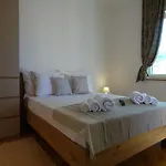 Appartement Lovely 3 Bedroom Lemi Near