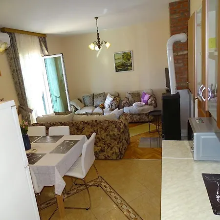 アパート Lovely 3 Bedroom Lemi Near