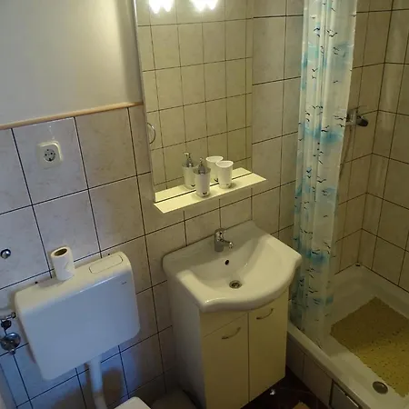 Lovely 3 Bedroom Lemi Near Apartment Rtina