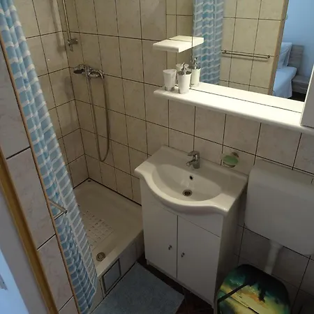 Apartment Lovely 3 Bedroom Lemi Near Rtina