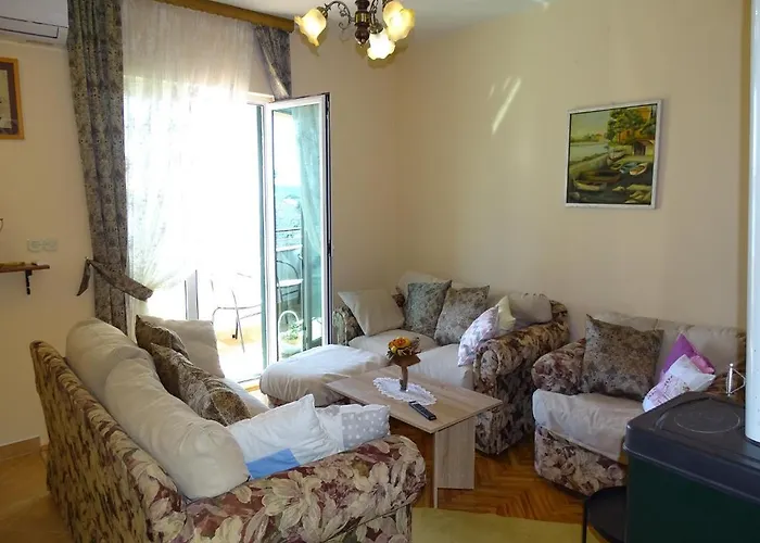 Lovely 3 Bedroom Lemi Near Rtina